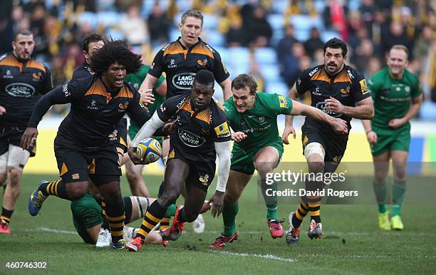 Christian Wade of Wasps breaks clear with the ball to set up a try for Joe Simpson during the Aviva Premiership match between Wasps and London Irish...