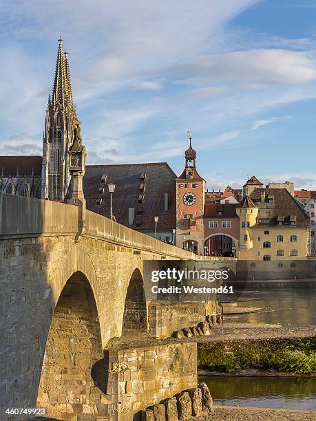 germany, bavaria, regensburg, view of regensburg cathedral and stone bridge - regensburg stock-fotos und bilder