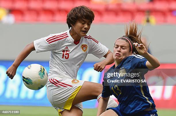 China's player Wang Shuang vies for the ball with Argentina's player Camila Gomez during the International Tournament of Brasilia 3th place football...