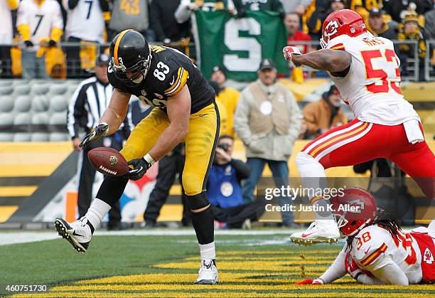 Heath Miller of the Pittsburgh Steelers can't make a catch during the second quarter against the Kansas City Chiefs at Heinz Field on December 21,...