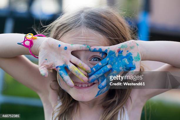 germany, bavaria, girl playing with finger paint, close up - bavaria girl stockfoto's en -beelden