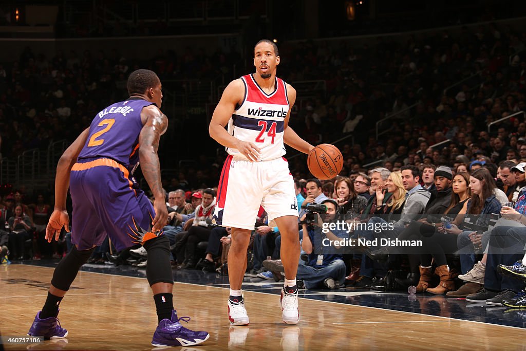 Phoenix Suns v Washington Wizards