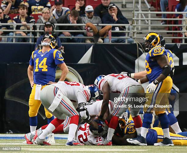 Stl Rams Pre Snap Image 102 Edward Wynn Stock Photos, High-Res Pictures, and Images - Getty Images
