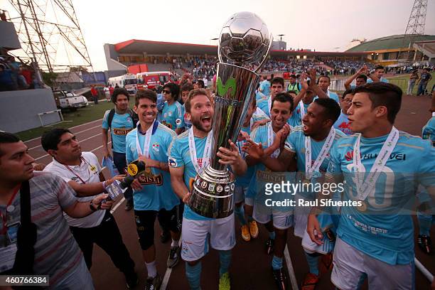 Players of Sporting Cristal celebrate after winning a final match between Sporting Cristal and Juan Aurich as part of Torneo Descentralizado 2014 at...