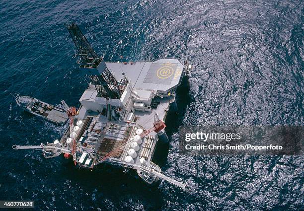 Retro Oil Rigs 1,179 Vintage Oil Rig Stock Photos, High-Res Pictures, and Images ...