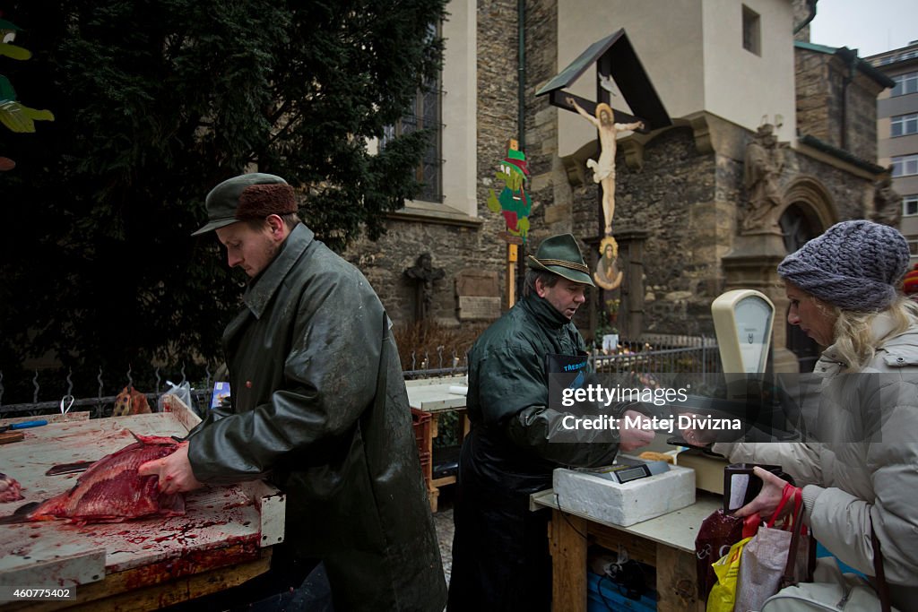 Christmas Carp Sales Begin In Prague