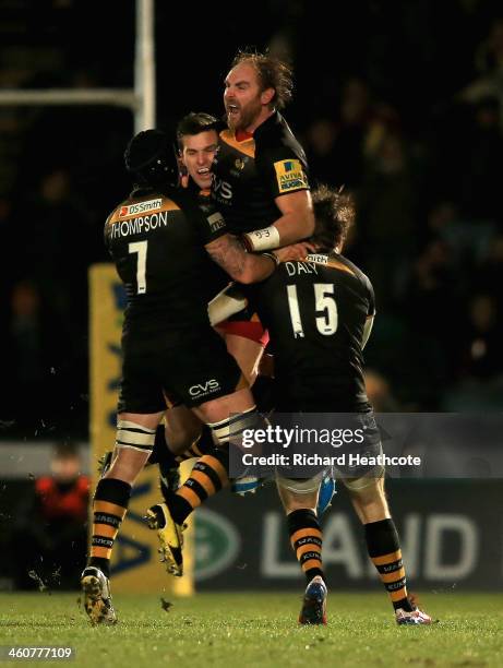 Andy Goode of Wasps celebrates winning the game with a last minute drop goal during the Aviva Premiership match between London Wasps and Exeter...