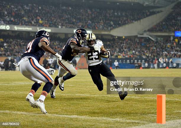 Ryan Mundy and Christian Jones of the Chicago Bears stop Pierre Thomas of the New Orleans Saints short of the goal line during the second quarter at...