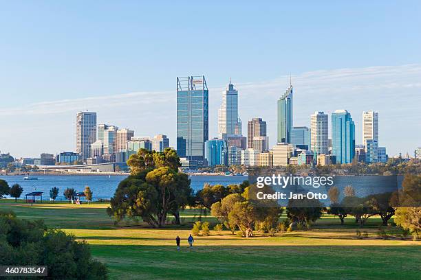 skyline of perth - perth city australia stockfoto's en -beelden