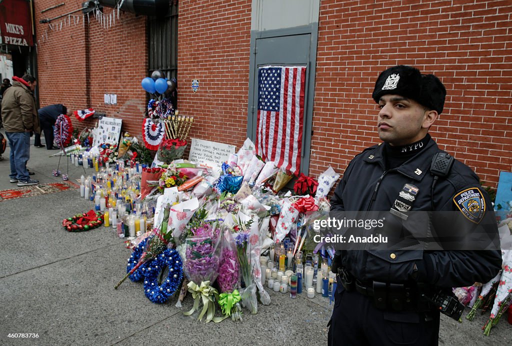 Memorial for slain New York police officers