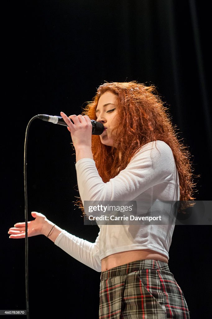 Janet Devlin Performs At The Crescent Arts Centre