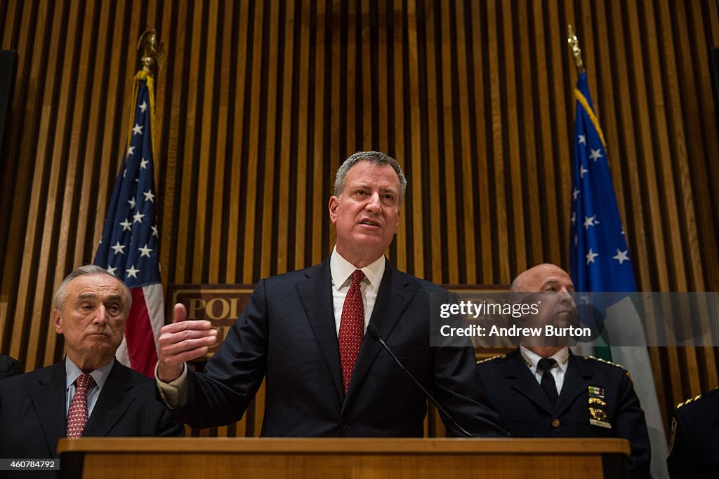 Mayor De Blasio And NYPD Commissioner Bratton Speak To Press On Police Shootings