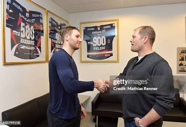 Steve Rankel 6,002 Steve Walker Photos & High Res Pictures - Getty Images
