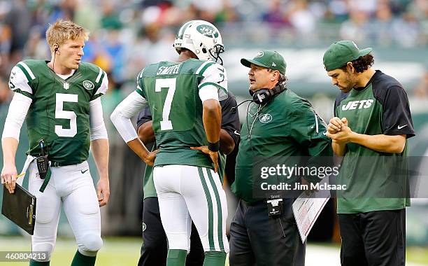 Offensive coordinator Marty Mornhinweg talks with Geno Smith, Matt Simms and Mark Sanchez of the New York Jets during a game against the Cleveland...