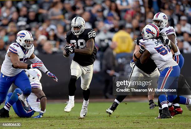 Latavius Murray of the Oakland Raiders carries the ball against the Buffalo Bills at O.co Coliseum on December 21, 2014 in Oakland, California.