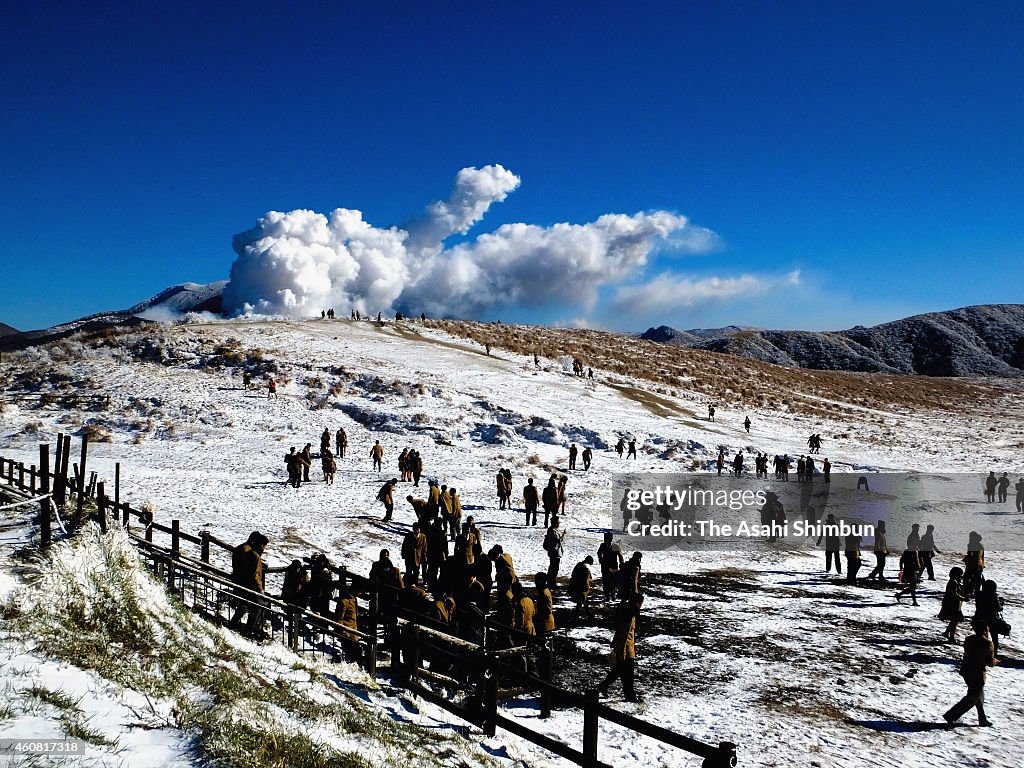 Mount Aso Eruption Impacting Tourism