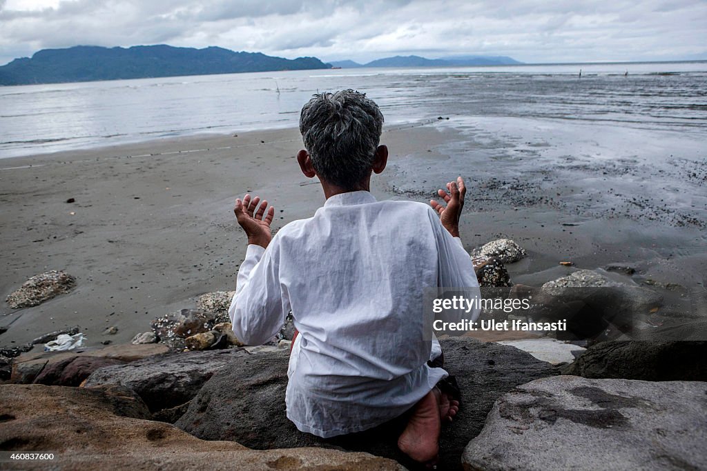 Locals Gather To Commemorate The Deceased 10 Years After Indian Ocean Tsunami