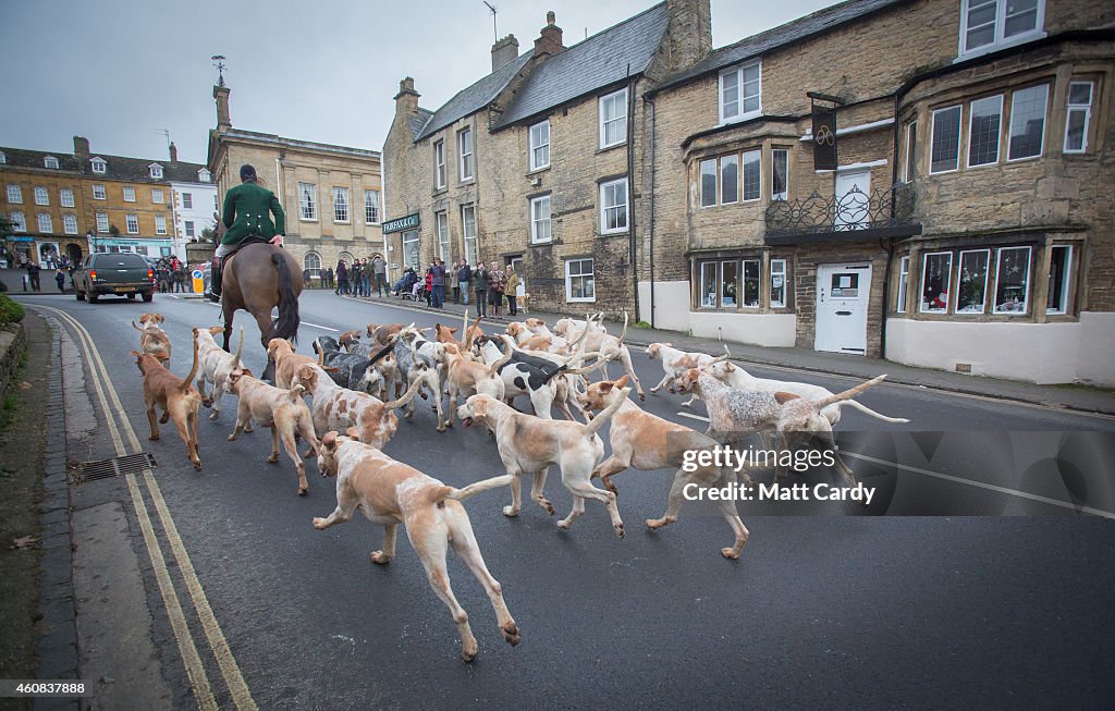 Crowds Gather In The Town Square For The Traditional Boxing Day Hunt