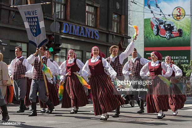 song and dance  celebration  participants’ parade. - latvia 個照片及圖片檔