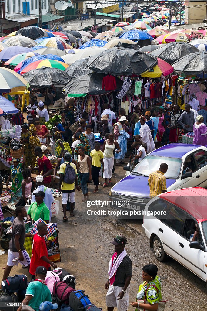 La República gabonesa, Estuaire provincia, Libreville, street market.