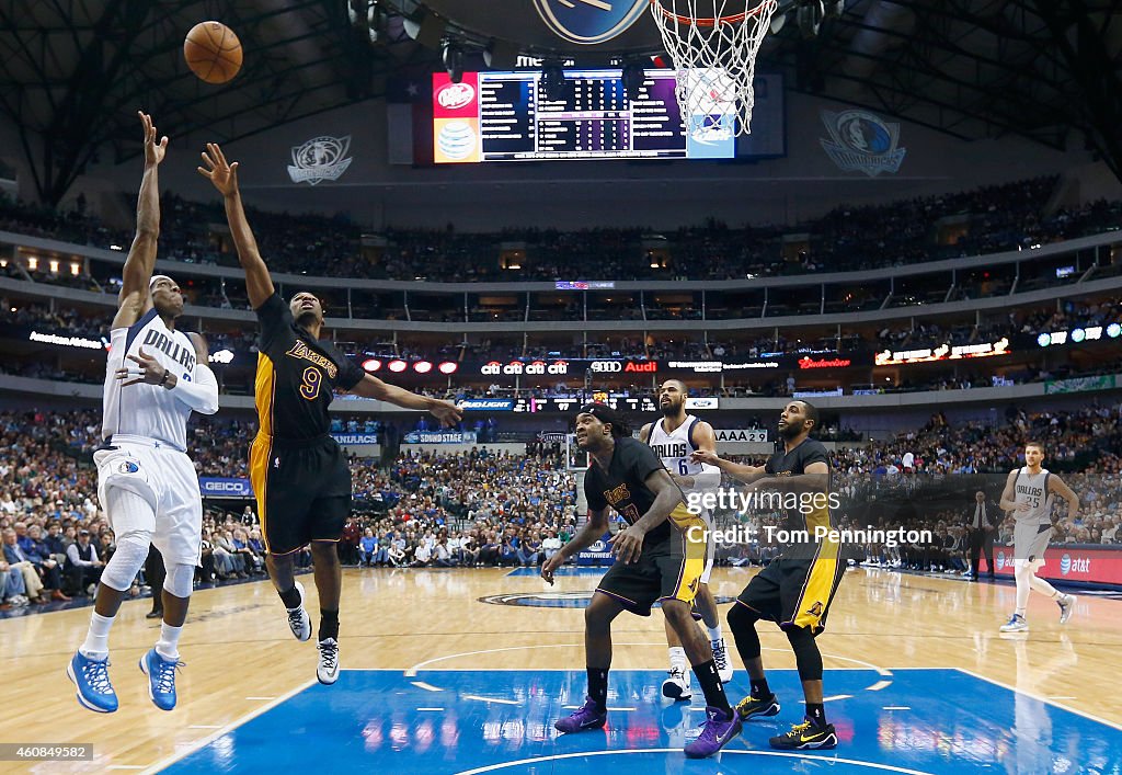 Los Angeles Lakers v Dallas Mavericks