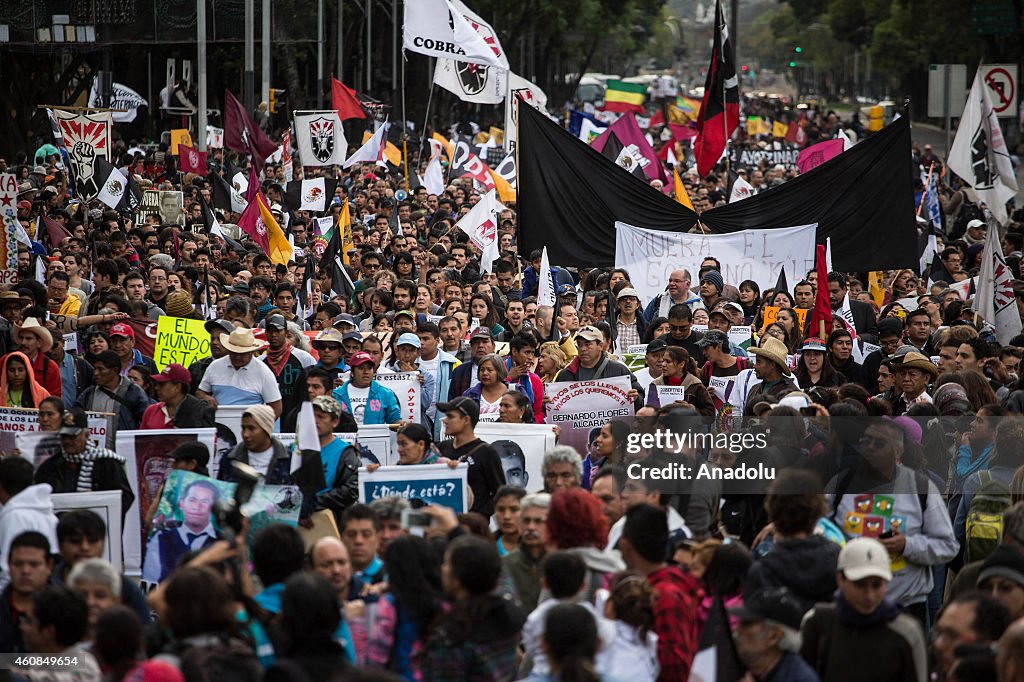 Protest in Mexico City over 43 missing students