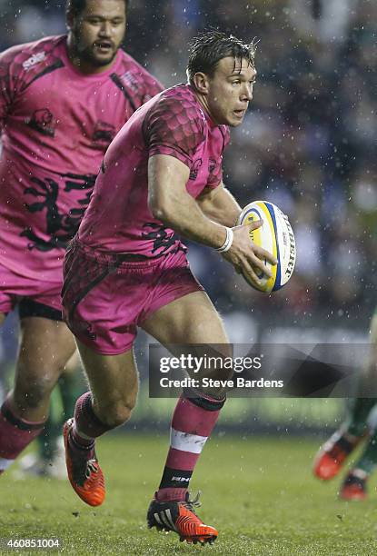 Will Robinson of London Welsh runs with the ball during the Aviva Premiership match between London Irish and London Welsh at Madejski Stadium on...