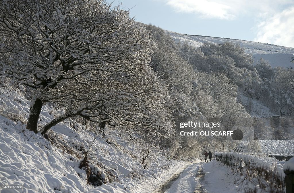 BRITAIN-WEATHER-SNOW