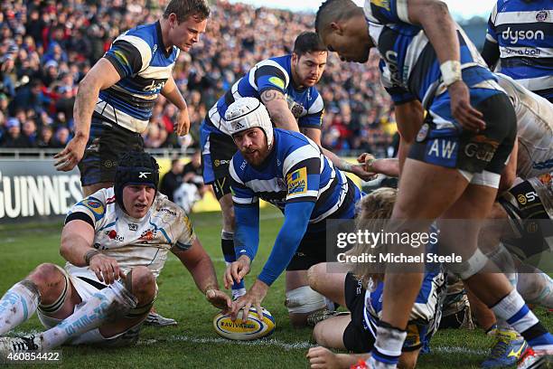 Dave Attwood of Bath scores a pushover try during the Aviva Premiership match between Bath Rugby and Exeter Chiefs at the Recreation Ground on...