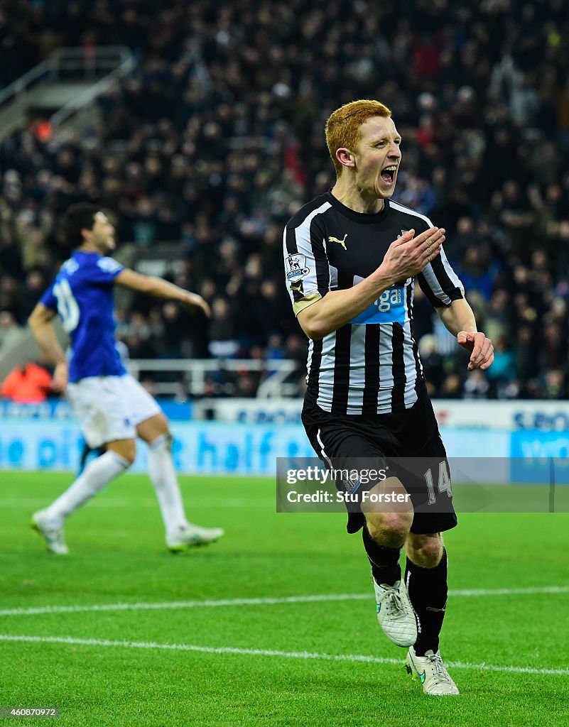 Newcastle United v Everton - Premier League