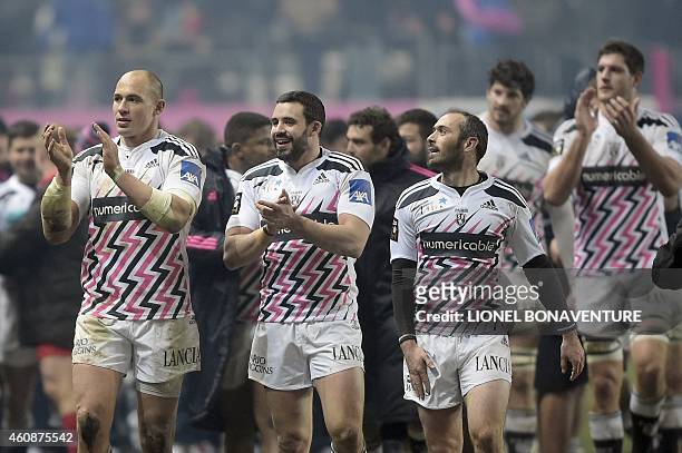 Paris' number 8 and captain Sergio Parisse and teammates celebrate their team's victory at the end of the French Top 14 rugby match between Stade...