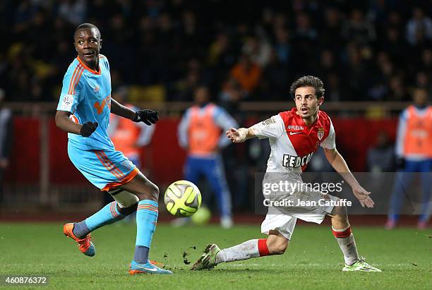 Giannelli Imbula of OM and Bernardo Silva of Monaco in action during the French Ligue 1 match between AS Monaco FC v Olympique de Marseille OM at...