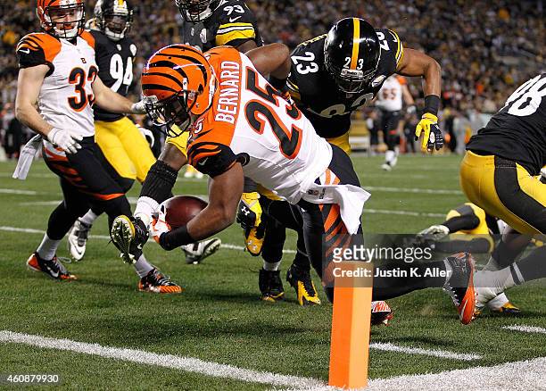 Giovani Bernard of the Cincinnati Bengals dives in front of Mike Mitchell of the Pittsburgh Steelers for a touchdown during the first quarter at...
