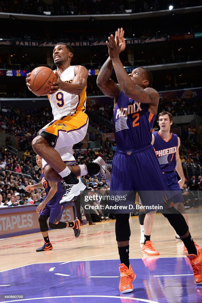 Phoenix Suns v Los Angeles Lakers