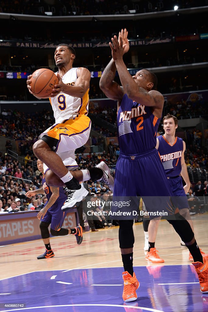 Phoenix Suns v Los Angeles Lakers