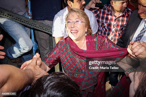 Michelle Bachelet saluda a sus adherentes