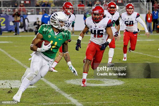 Erick Dargan of the Oregon Ducks returns a punt against the Arizona Wildcats in the fourth quarter on December 5, 2014 during the Pac-12 Championship...