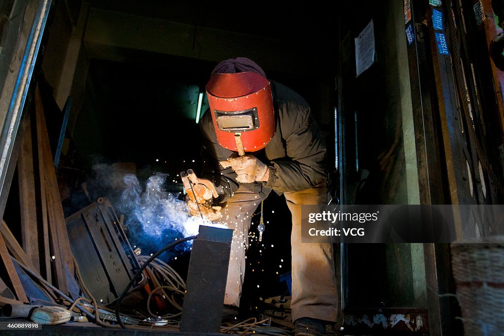 Ninety-year-Old Lady Continues Her electro welding