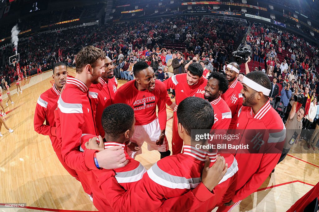 Wizards Rockets The Houston Rockets huddle before a game against the Washington... News ...