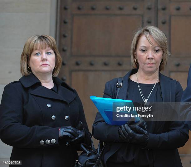 Julie Reece Brother Sister Reading Photos and Premium High Res Pictures - Getty Images