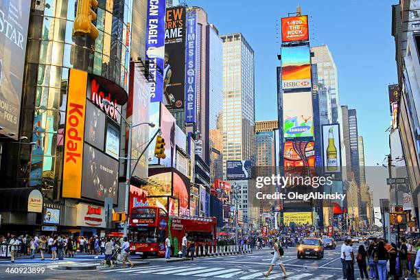 タイムズスクエア、マンハッタン、ニューヨーク市の夜の太陽に照らされた。 - times square - manhattan ストックフォトと画像