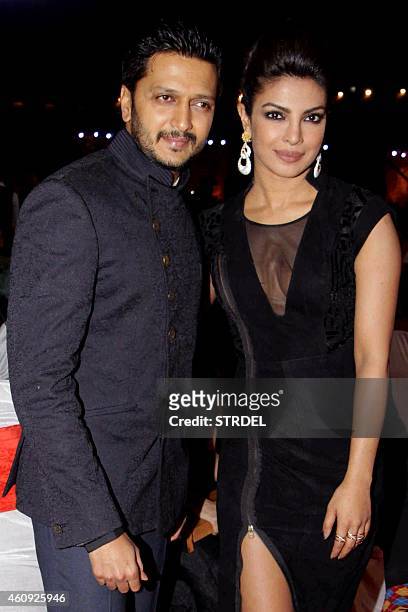 Indian Bollywood actor Ritesh Deshmukh and actress Priyanka Chopra pose as they attend the BIG STAR Entertainment Awards 2014 in Mumbai on December...