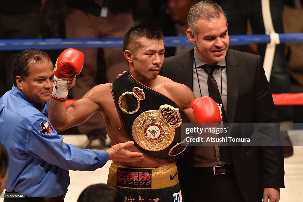 Takashi Uchiyama v Israel Hector Enrique Perez - WBA World Super Featherweight	Bout