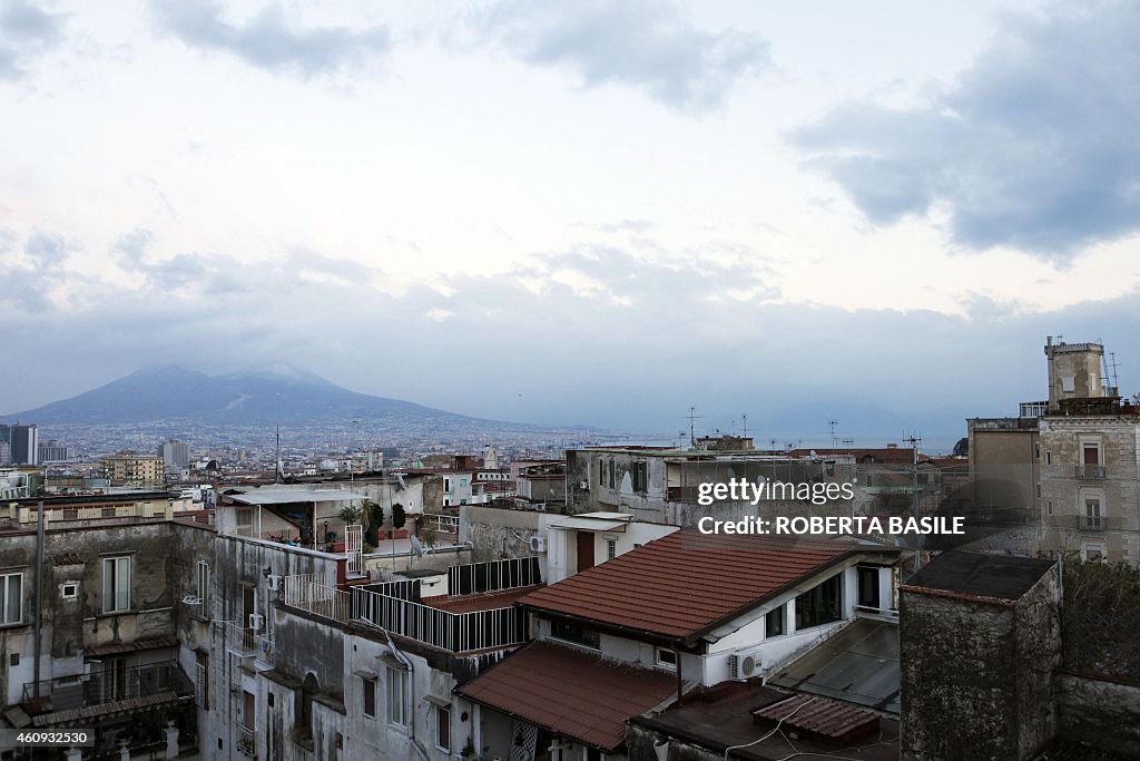 ITALY-WEATHER-VESUVIUS-SNOW