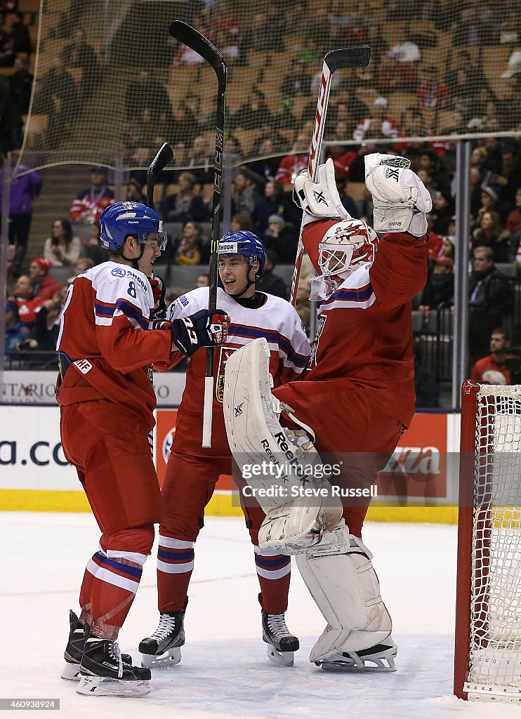 Czech Republic beats Russia 4-1 to advance to the elimination round  in the round robin of the IIHF World Junior Hockey Tournament