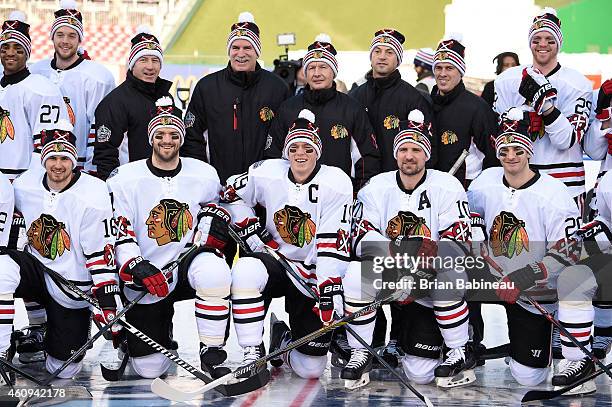 Marcus Kruger, Brent Seabrook, Jonathan Toews, Patrick Sharp, Brandon Saad Johnny Oduya, David Rundblad, assistant coach Kevin Dineen, head coach...