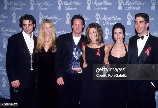 Actor Matt LeBlanc, actress Lisa Kudrow, actor Matthew Perry, actress Jennifer Aniston, actress Courteney Cox and actor David Schwimmer attend the...