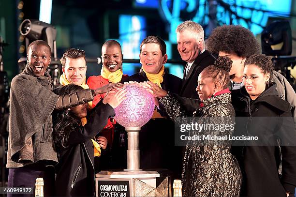 Alek Wek, Sonam Lama, Jencarlos Canela, Nykhor Paul, IRC President and CEO David Miliband, Mayor of New York City Bill de Blasio, Chirlane McCray,...