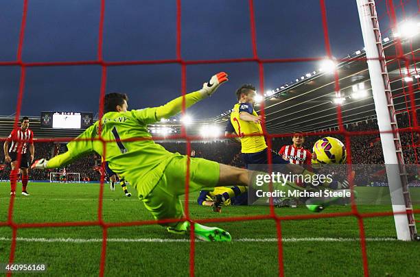 Dusan Tadic of Southampton scores their second goal past Wojciech Szczesny and Mathieu Debuchy of Arsenal during the Barclays Premier League match...
