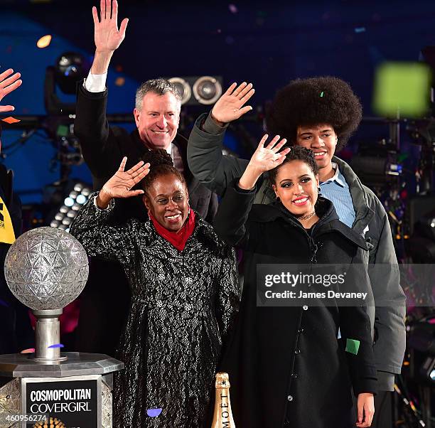 New York City Mayor Bill de Blasio, Chirlane McCray, Dante De Blasio and Chiara De Blasio attend New Year's Eve 2015 in Times Square on December 31,...